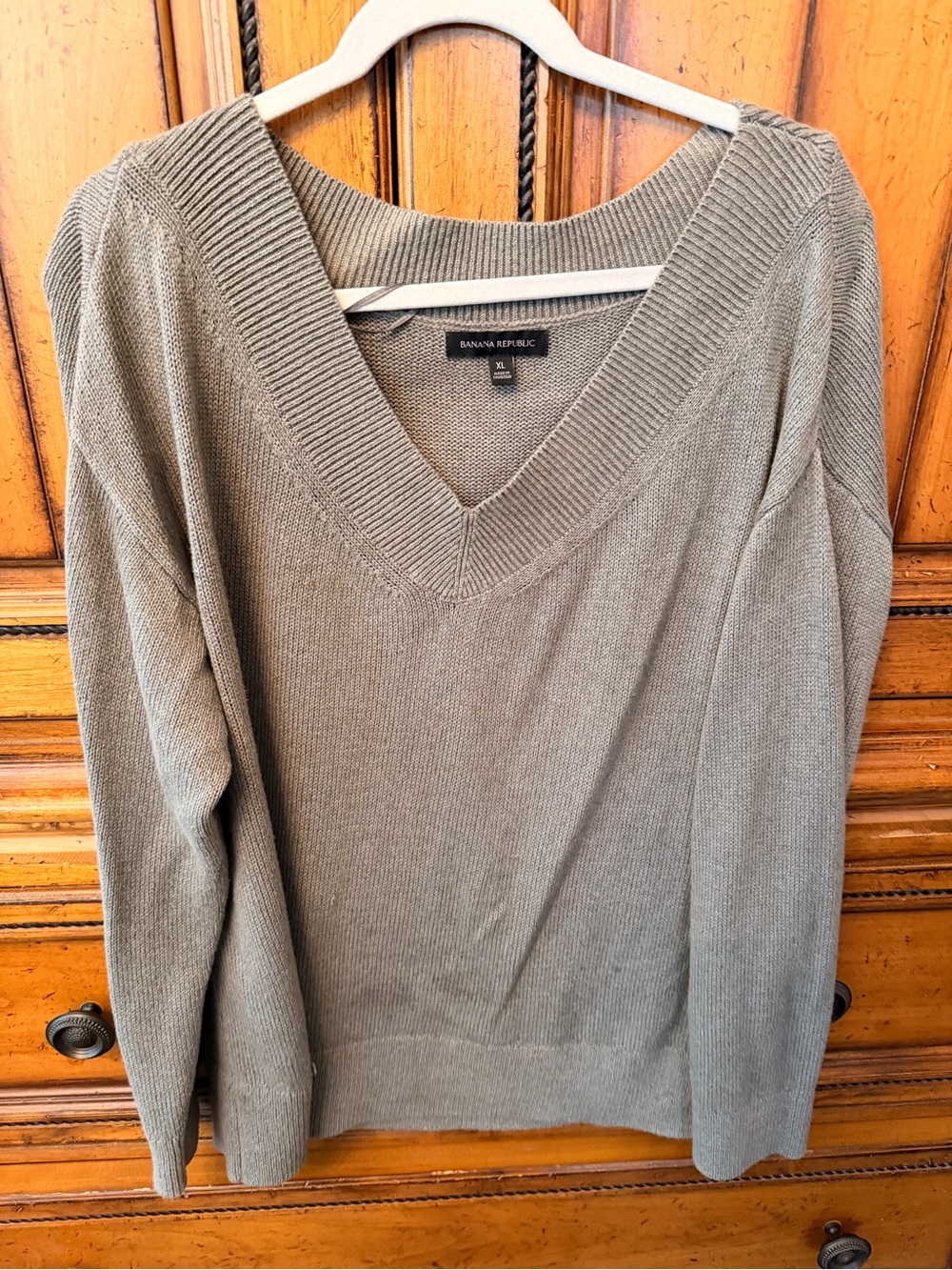 Banana Republic V‑Neck Sweater in Taupe Gray